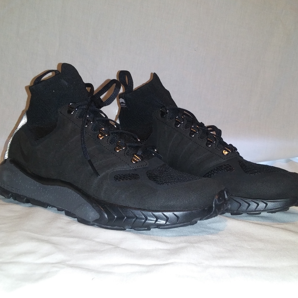 Nike Air Zoom Talaria Flyknit Mid Size 8 NWOB